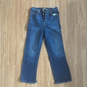 Levi's Stylish Blue Denim Jeans Medium Wash Straight Leg Size 28 Classic